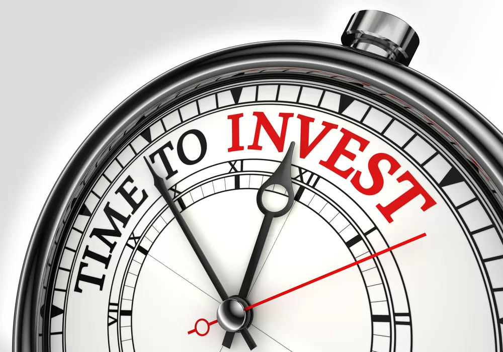 TimeToInvestConceptClockCloseupOnWhiteBackgroundWith * RealtyBizNews: Real Estate Marketing & Beyond TimeToInvestConceptClockCloseupOnWhiteBackgroundWith