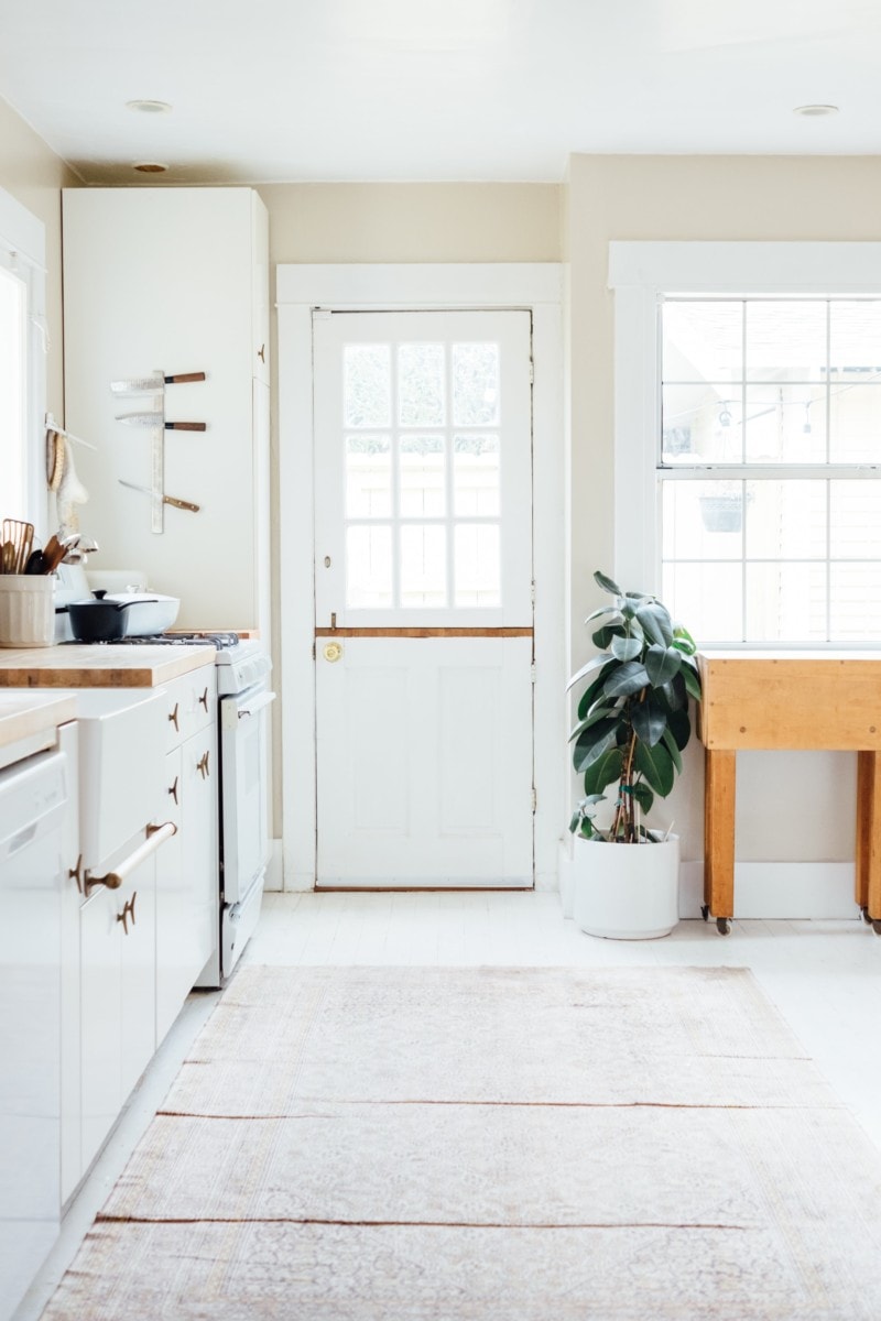 white-interior-of-mother-in-law-suite